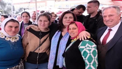 Aydın Büyükşehir Belediye Başkanı Özlem Çerçioğlu, Karacasu Pazarı’nı ziyaret ederek vatandaşlarla ve pazar esnafıyla buluştu