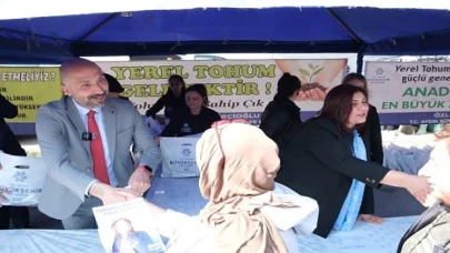 Aydın Büyükşehir Belediye Başkanı Özlem Çerçioğlu, Söke Belediye Başkanı Mustafa İberya Arıkan ile birlikte Söke’de vatandaşlarla bir araya geldi