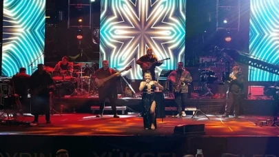 Aydın Büyükşehir Belediyesi, 8 Mart Dünya Emekçi Kadınlar Günü’nde Aydınlıları sevilen sanatçı Melek Mosso ile buluşturdu