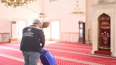 Aydın Büyükşehir Belediyesi Camileri Tertemiz Yapıyor
