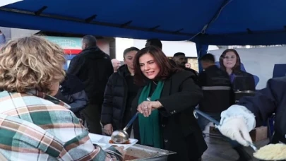 Aydın Büyükşehir Belediyesi tarafından Aydın’ın çeşitli noktalarında kurulan iftar sofraları binlerce Aydınlıyı ağırlamaya, Ramazanın bereketini paylaştırmaya devam ediyor.