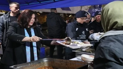 Aydın Büyükşehir Belediyesi tarafından kurulan iftar sofraları binlerce Aydınlıyı bir araya getirmeye devam ediyor