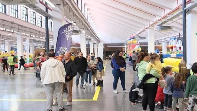 Aydınlılar, Aydın Büyükşehir Belediyesi tarafından Fuar Aydın’da düzenlenen ramazan etkinliklerinde bir araya geliyor