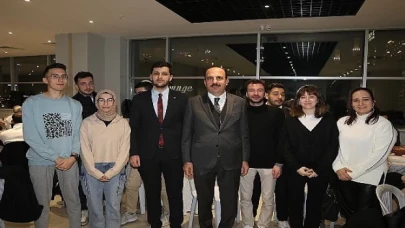 Başkan Altay Gençlerle ve Esnafla Bir Araya Geldi