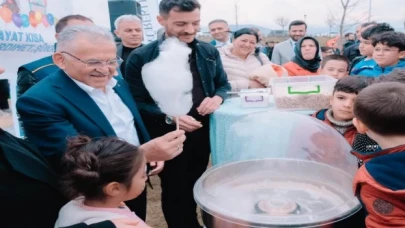 Başkan Büyükkılıç, Yetim çocukların coşkusuna ortak oldu