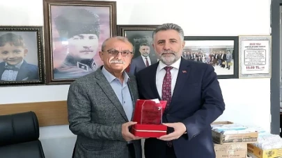 Başkan Sandal’dan 24 muhtara teşekkür plaketi