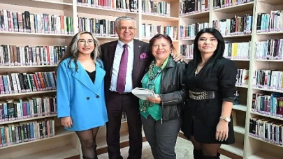 Başkan Topaloğlu’ndan ilçe halk kütüphanesine ziyaret
