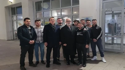 Belediye Başkanı Savran Gençlerle İftar Yaptı