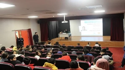 Bilgi Evleri’nde Gençlerle Baş başa Sohbetleri Devam Ediyor