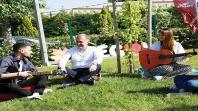 Bursa İnegöl’de gençler el üstünde