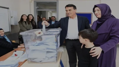 Bursa Osmangazi’de Başkan Dündar oyunu ailesiyle kullandı