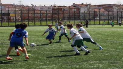 Bursa’daki İlkokul Futbol Şenliği’nde kupalar sahiplerini buldu