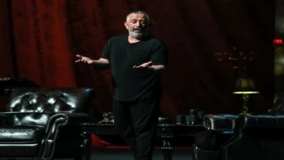 Cem Yılmaz ’Geleceğin Hekimleri’ için sahne aldı