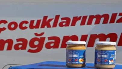 Çocuklar Halk Mama ile besleniyor