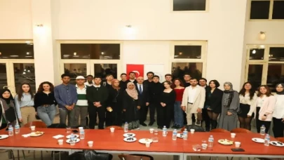 DEÜ Rektör Vekili Ak öğrencilerle iftar yaptı