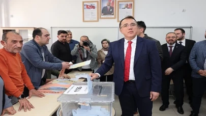 Dr. Mehmet Savran, Mahalli İdareler Genel Seçimleri için oyunu kullandı