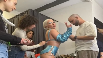 Ece Seçkin sınırlarını aştı!