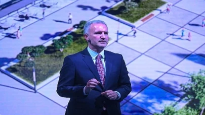 Ek Hizmet Binası Yeni Bir Meydan Ve Modern Ticari Üniteye Dönüşüyor