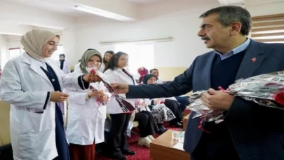 Erzurum’da çiçekler Bakan Tekin’den