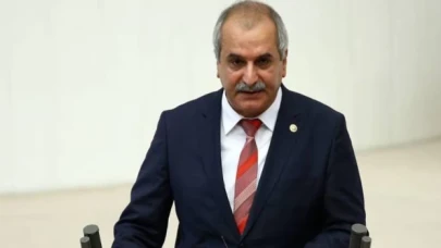 Eski vekil Ahmet Çelik'i kardeşi bıçakladı; durumu kritik!