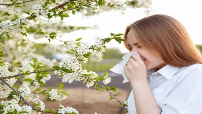 Gençleri daha çok etkiliyor... Bahar alerjisine dikkat!