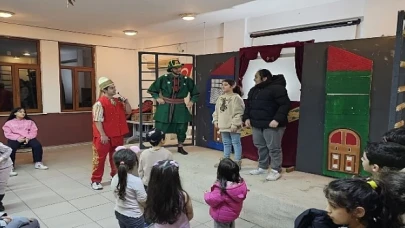 Gölcük Belediyesi tarafından düzenlenen “Ramazan Ayı Çocuk Şenliği”; Ulaşlı Gençlik Merkezi’nde çocuklara eğlence dolu bir akşam yaşattı