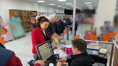 Halk Market’teki ucuz et kampanyasına büyük ilgi.