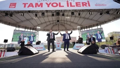 İstanbul Büyükşehir Belediye (İBB) Başkanı Ekrem İmamoğlu, Beylikdüzü Belediye Başkanı Mehmet Murat Çalık ile Beylikdüzü’nde halkla buluştu