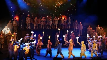 İstanbul Büyükşehir Belediyesi Şehir Tiyatroları, “Bu Memleket Bizim” oyunuyla 9. Anadolu Tiyatro Ödülleri’nden “Cumhuriyetimizin 100. Yılı Ödülü”ne layık görüldü