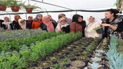 Kadın çiftçilere süs eğitimi