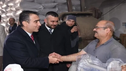 Karaman Belediye Başkanı Savaş Kalaycı, Karaman Vergi Dairesi ve Yeni Buğday Pazarını ziyaret ederek vatandaşlarla buluştu