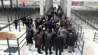 Karaman Belediyesi, şehrin ihtiyaçlarını karşılamak adına önemli bir projesini daha hayata geçirerek Hayvan Pazarını hizmete sundu