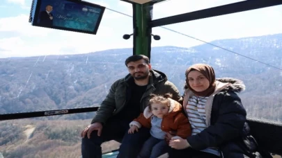 Kartepe’de teleferiğin ilk yolcusu 1 yaşındaki Mila bebek