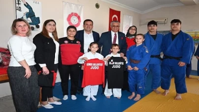 Kemer Belediyesi’nden judoculara malzeme desteği