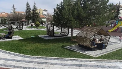 Kentin merkez parklarından biri olan Alparslan Türkeş Parkı, Karaman Belediyesi tarafından baştan sona yenilenerek kullanıma sunuldu