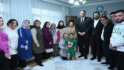 Kocaman, haneleri geziyor