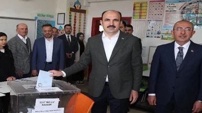 Konya Büyükşehir Belediye Başkanı Uğur İbrahim Altay, 31 Mart Mahalli İdareler Genel Seçimleri İçin Oyunu Kullandı