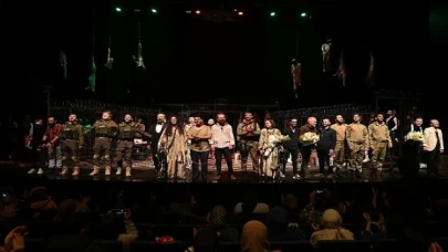 Konya Şehir Tiyatrosu’nun İsrail Zulmüne Dikkati Çeken Oyunu Konyalılardan Büyük Beğeni Aldı