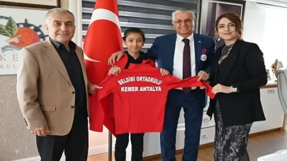 Masa tenisi sporcularından Başkan Topaloğlu’na ziyaret