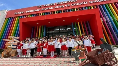 Minik öğrenciler Çanakkale şehitlerini andı