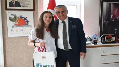 Muay Thai ve kick boks sporcusundan Başkan Topaloğlu’na ziyaret