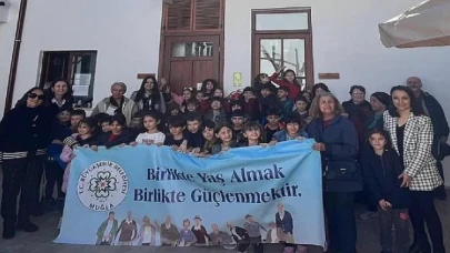 Muğla Büyükşehir Belediyesi Yaşlılara Saygı Haftası’nı Türk Sanat Müziği Korosu konseri, ebru sanatı, sinema, sohbet ve ziyaretlerle kutladı
