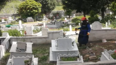Muğla’da bayram öncesi mezarlık temizliği