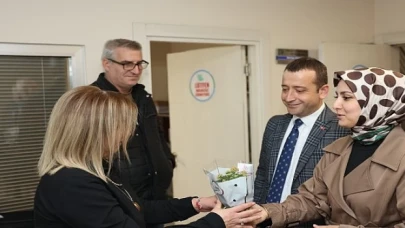 Muharrem Tutuş’tan Belsa’da kadın personele çiçekli kutlama