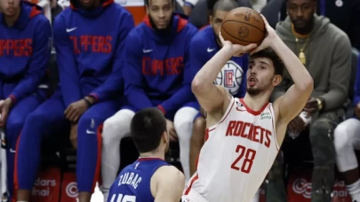 NBA’de rekor üstüne rekor kıran Alperen Şengün'den kötü haber: Tekerlekli sandalye ile götürüldü