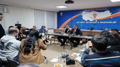 Nevşehir Belediye Başkanı ve AK Parti Belediye Başkan Adayı Dr. Mehmet Savran, iki aylık belediye başkanlık maaşını Mehmetçik Vakfı’na bağışladı