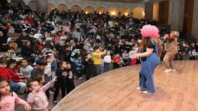 Nevşehir Belediyesi tarafından çocuklar için bu yıl ilk kez düzenlenen ramazan eğlence programları büyük ilgi görüyor