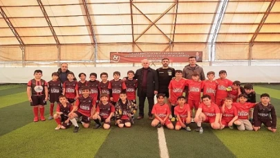 Nevşehir Belediyesi tarafından düzenlenen 3. İlkokullar Arası 23 Nisan Halı Saha Futbol Turnuvası başladı