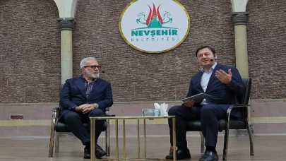 Nevşehir Belediyesi tarafından düzenlenen ’Ramazan Sohbetleri’ programının konuğu ünlü yazar Bahadır Yenişehirlioğlu oldu