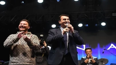 Osmangazi Meydanı’nda coşku Sinan Akçıl ile devam etti